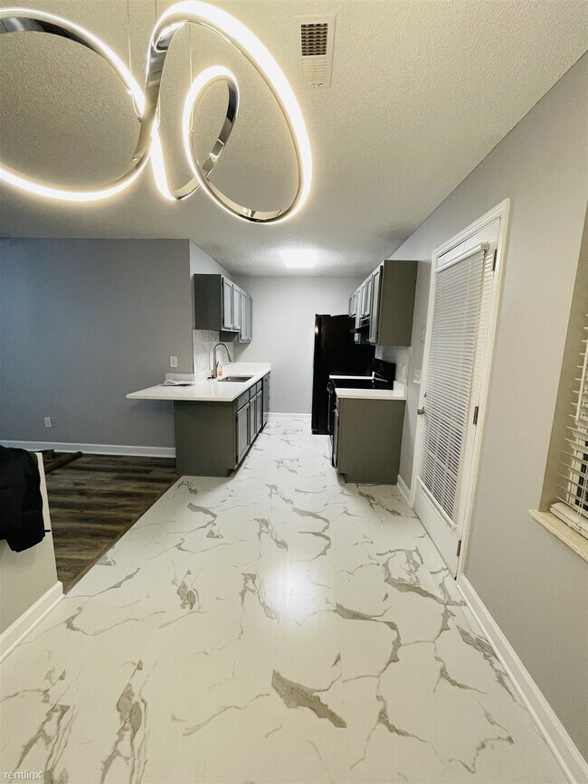 Building Photo - 2 br, 2 bath Condo - 1065 Blinken Street