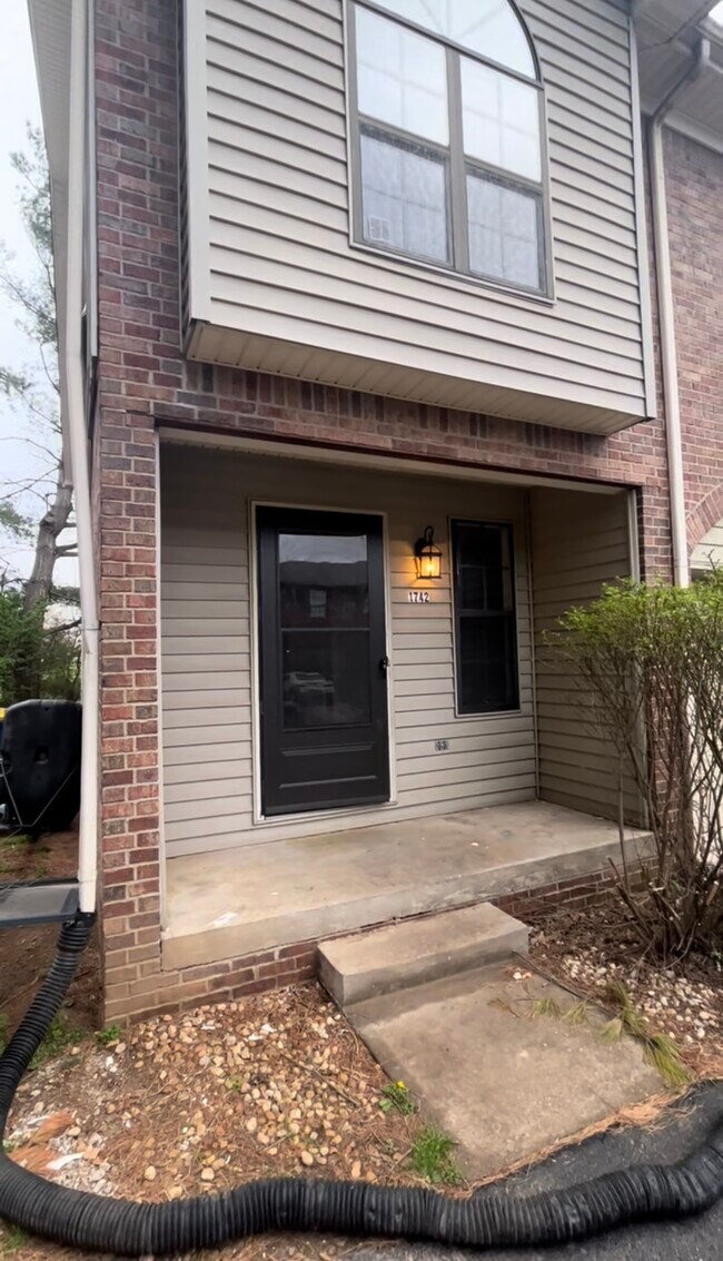 Foto del edificio - 1742 Cave Mill Rd