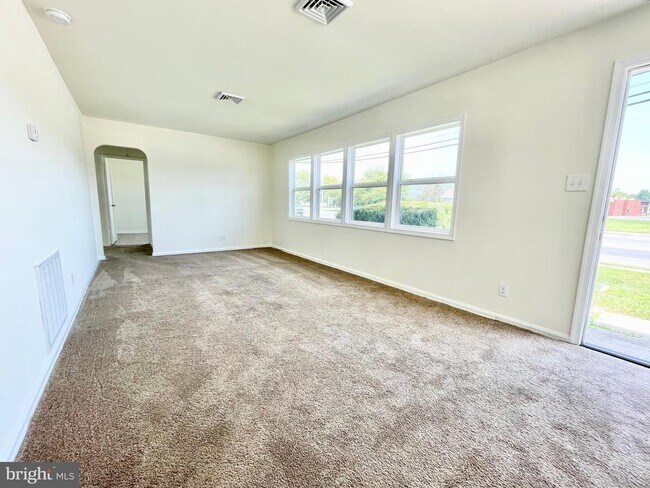 Building Photo - 1416 S Governors Ave