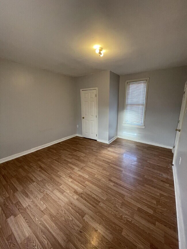 Foto del edificio - 456 Woodlane Ave
