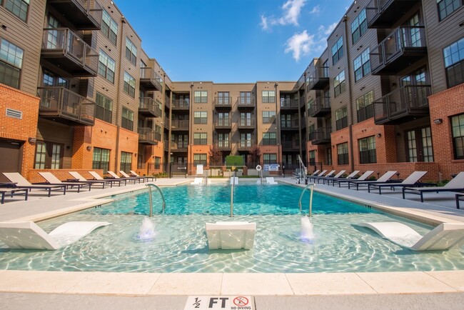 Building Photo - The Easley at UC