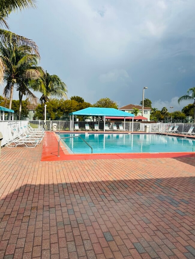 Building Photo - 2637 SE 16th Ter