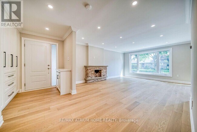 Building Photo - 4 Palomino Crescent