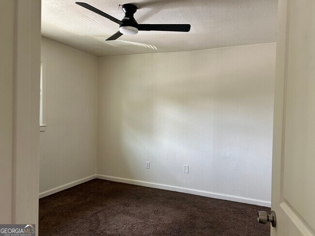 Building Photo - 608 N College Dr