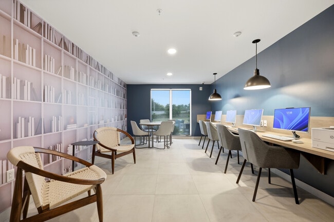 Computer Lounge - Residences Emerald Villas
