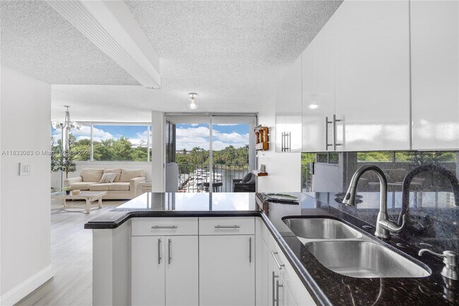 Foto del edificio - 1700 NW N River Dr