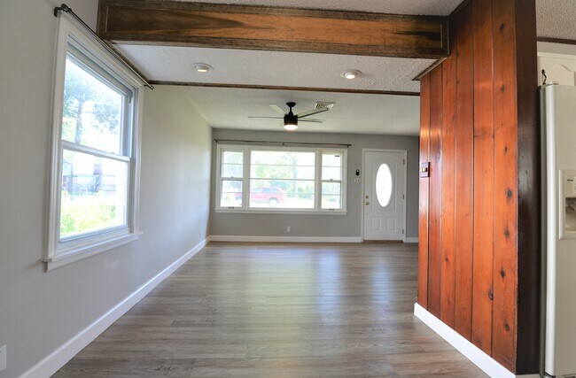 living 2 - 811 Cherry St