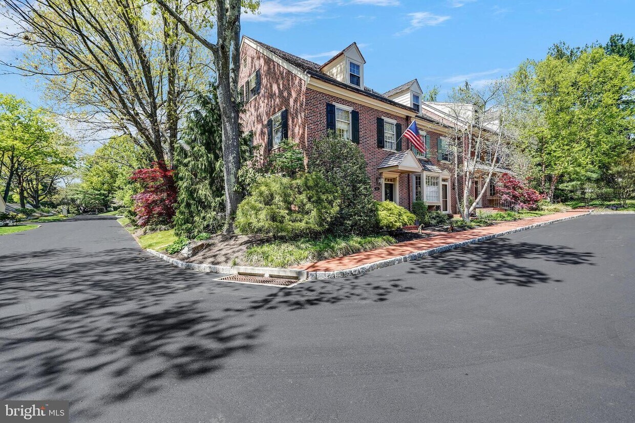 Primary Photo - 1400 Rose Valley Way