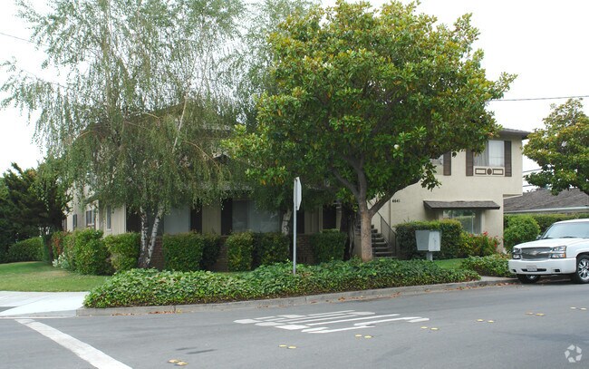 Building Photo - 4641 Parkwest Dr