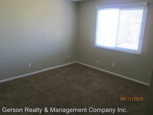 Building Photo - 3 br, 1.5 bath House - 1150 E. Alameda Dr.