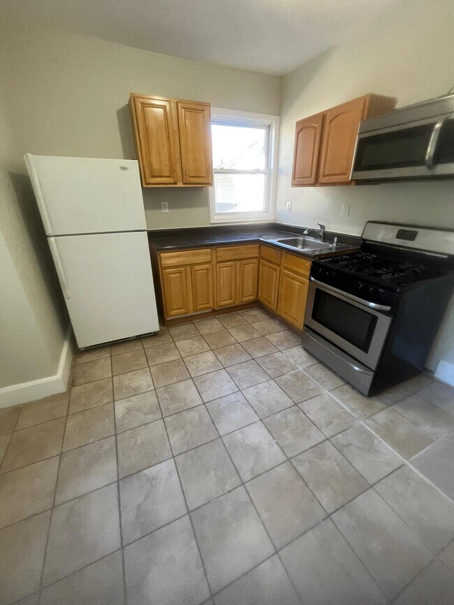 247 Amherst St 2 - 248 Amherst St