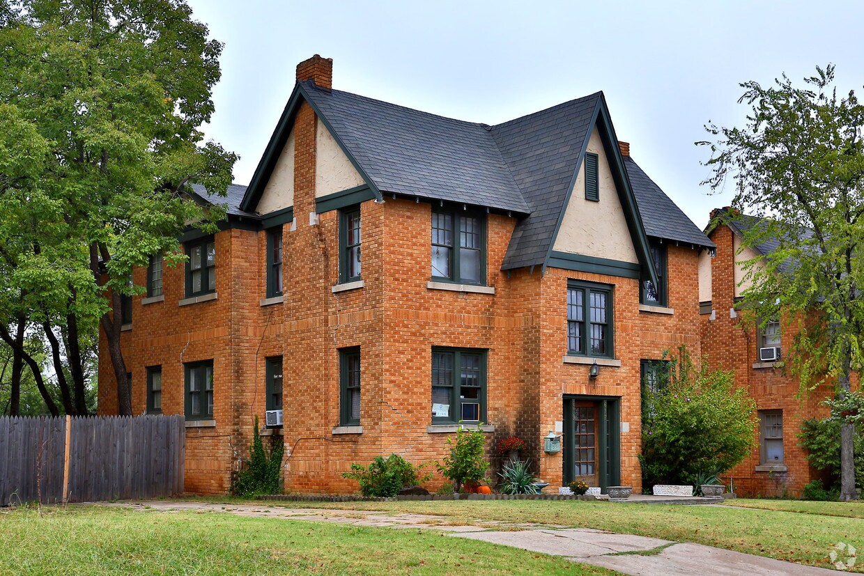 Building Photo - 617-619 NW 28th St
