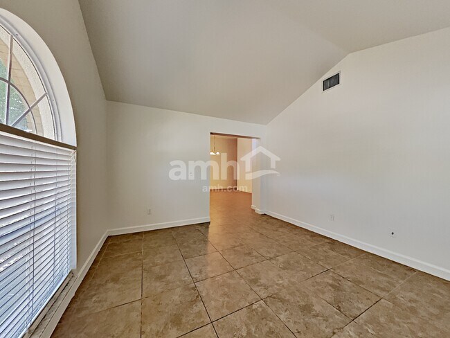 Foto del edificio - 2511 Fairhaven Drive