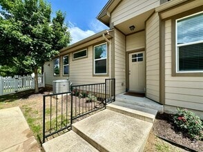 Building Photo - 1701 Logan Dr