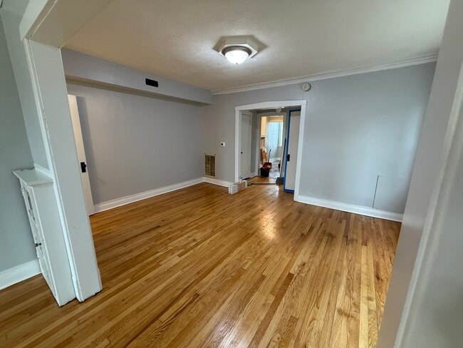 Building Photo - 5107 W 21st St