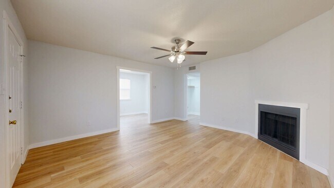 Foto del edificio - 509 E Beeline Ln