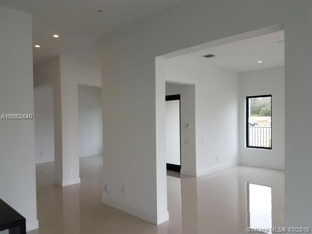 Building Photo - 3433 Emerson Ln