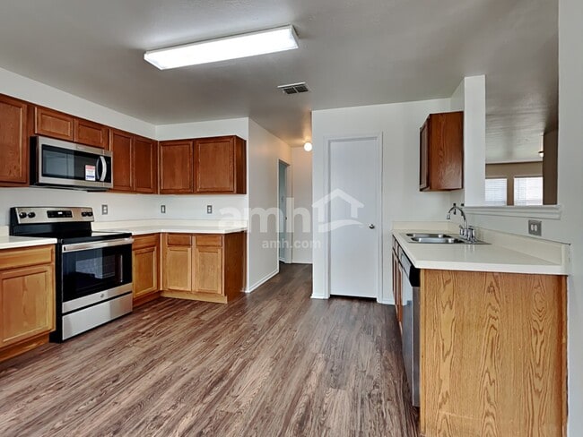 Building Photo - 5216 Lava Rock Dr