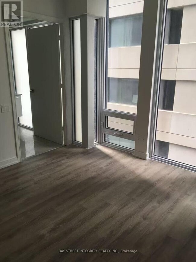 Building Photo - 28 Wellesley St E