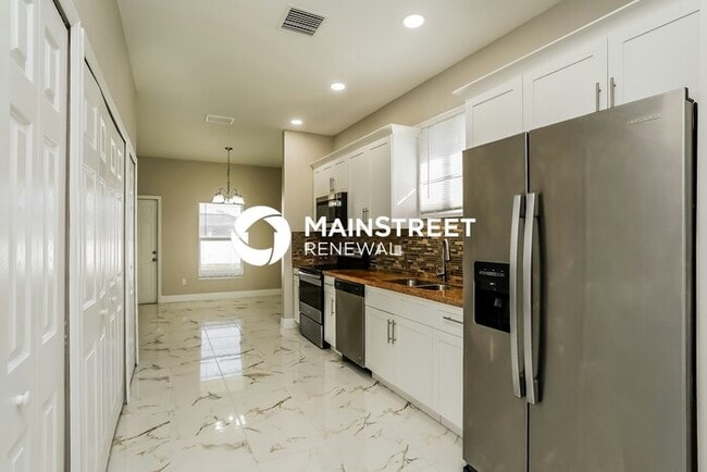 Foto del edificio - 3 Bedroom Pet-Friendly Home in LEHIGH ACRE...