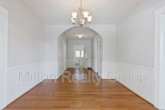 Building Photo - 106 W Ivey St