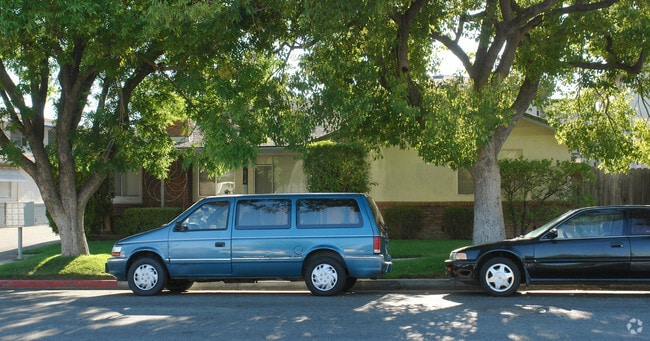 Building Photo - 2828 Joseph Ave