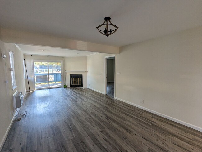Building Photo - 1450 Four Oaks Cir
