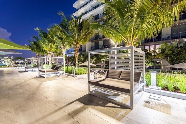 Foto del edificio - 2960 NE 207th St