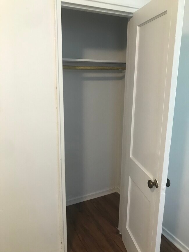 Foto del edificio - 2215 Ivy Rd