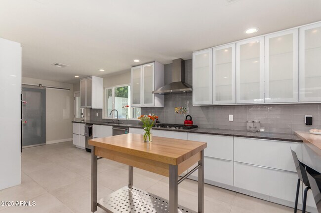 Foto del edificio - 1416 W Orchid Ln