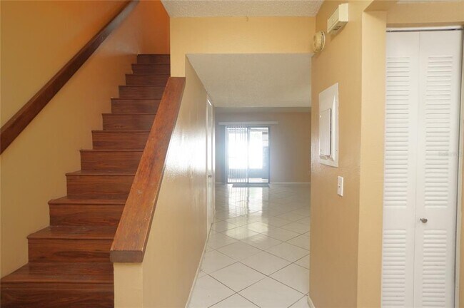 Foto del edificio - 10049 Lake Oak Cir