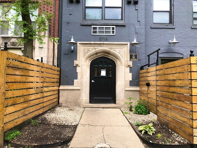 Foto del edificio - 5718 N Winthrop Ave