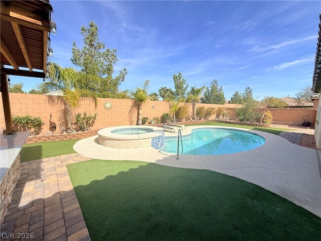 Foto del edificio - 364 Moon Aura Ave