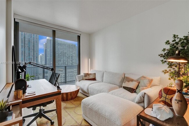 Foto del edificio - 45 SW 9th St