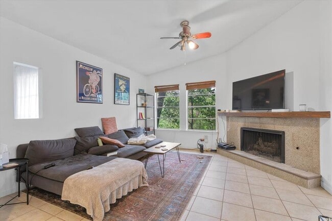Building Photo - 6307B Shadow Valley Dr