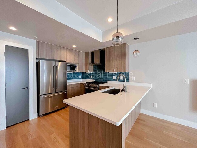 Foto del edificio - 4919 Lowell Blvd