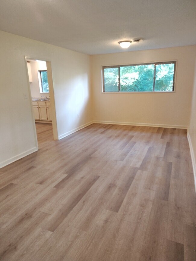Foto del edificio - 5344 Queen Mary Ln