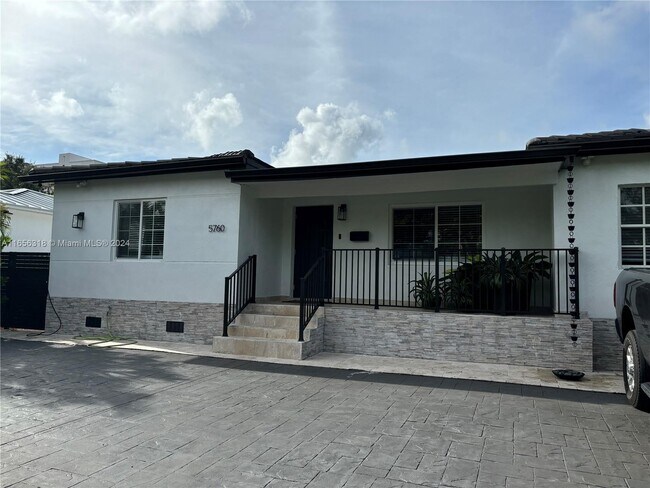 Building Photo - 5760 SW 9th St