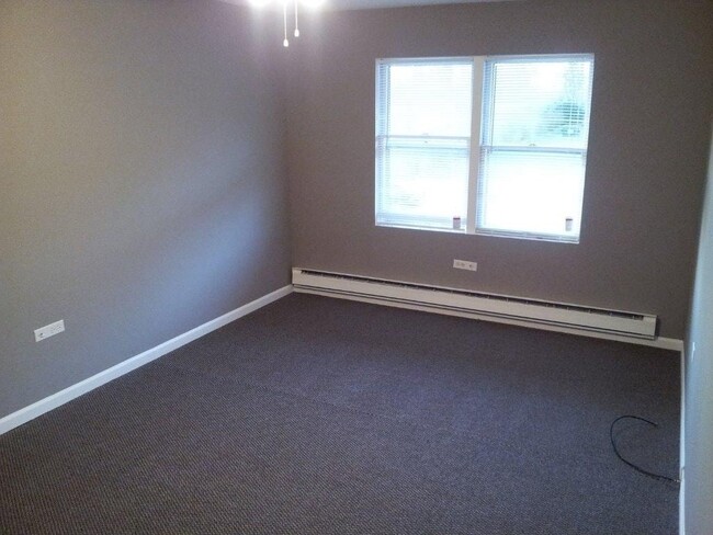 Building Photo - 8811 Schneider Ave