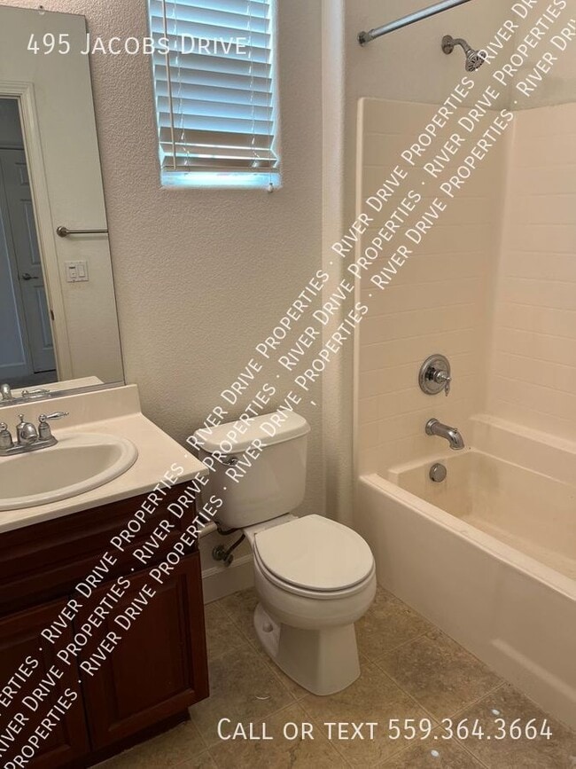 Building Photo - Perfect Merced Home Ready and Reduced!