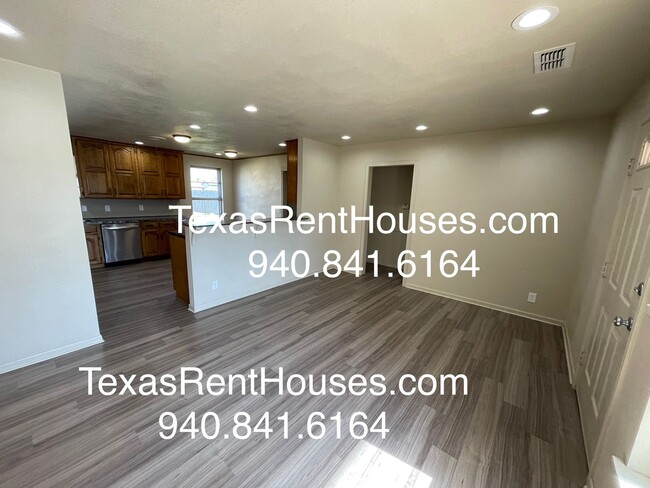 Foto del edificio - 3 Bedroom Home Near Lake Wichita Park and ...