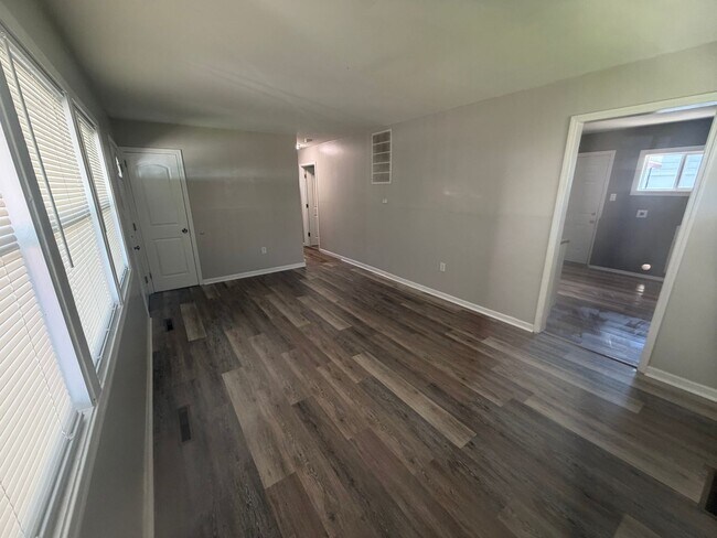 Building Photo - Fully Updated!