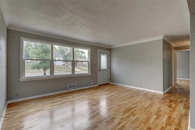 Foto del edificio - 2110 F Ave NE