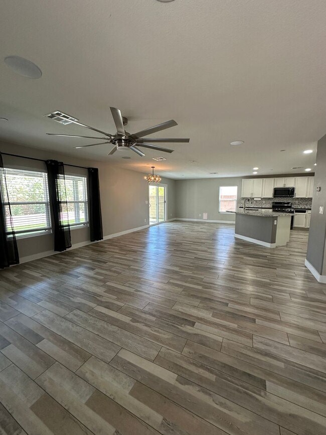 Foto del edificio - 7758 Meng Ct