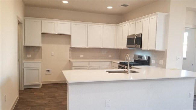 Building Photo - 4604 Tully Dr