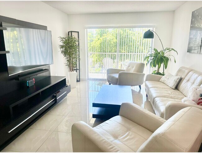 Foto del edificio - 1225 NE 124th St