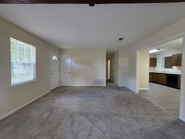Building Photo - Nicely updated 3BR/1.5BA with fenced in ba...