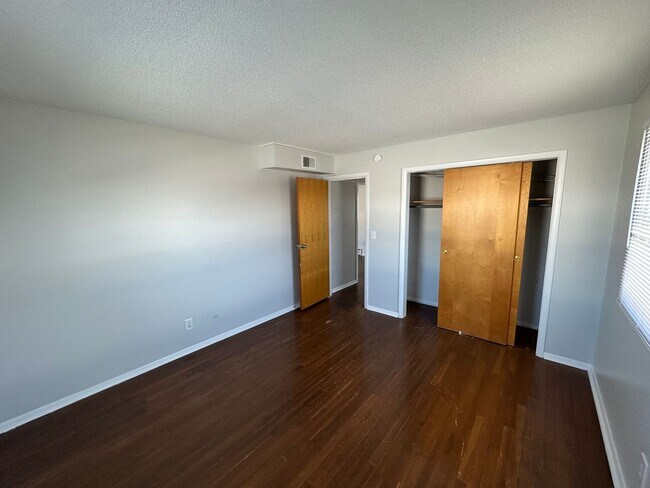 Foto del edificio - 6011 W 25th St
