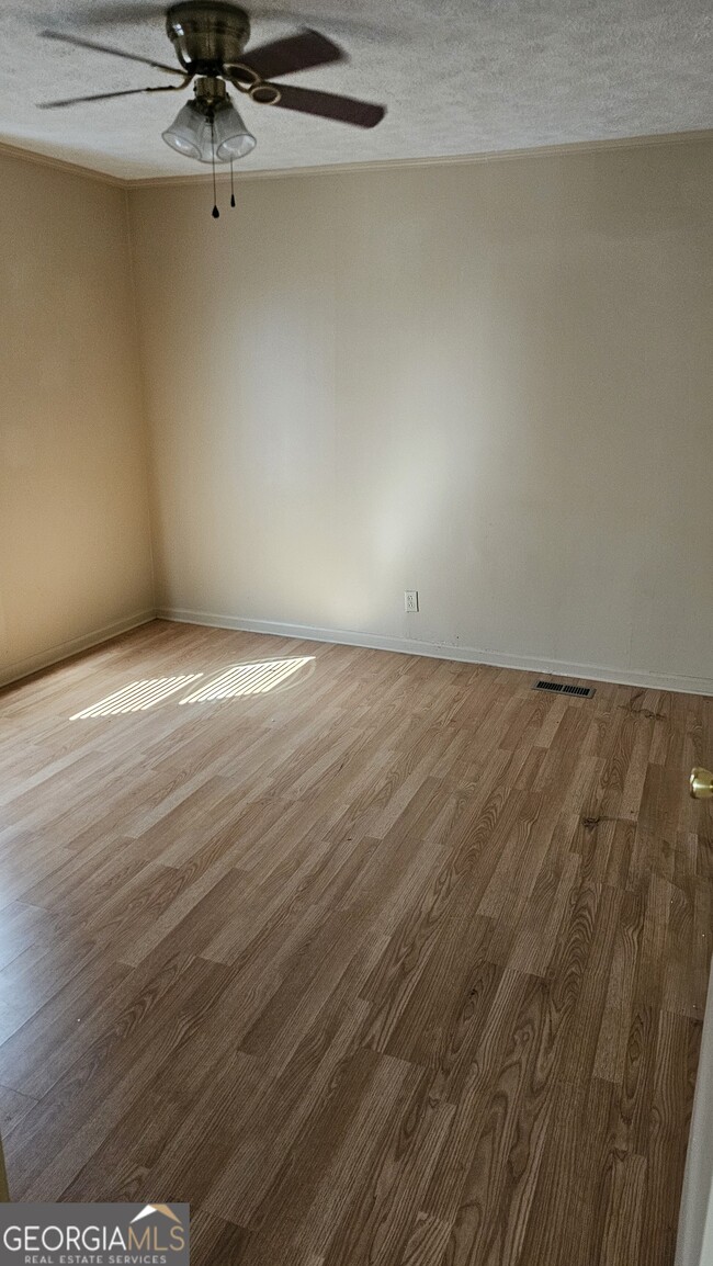 Building Photo - 447 GA-87