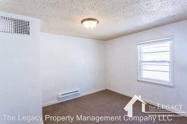 Foto del edificio - 1 br, 1 bath House - 122 East L Street